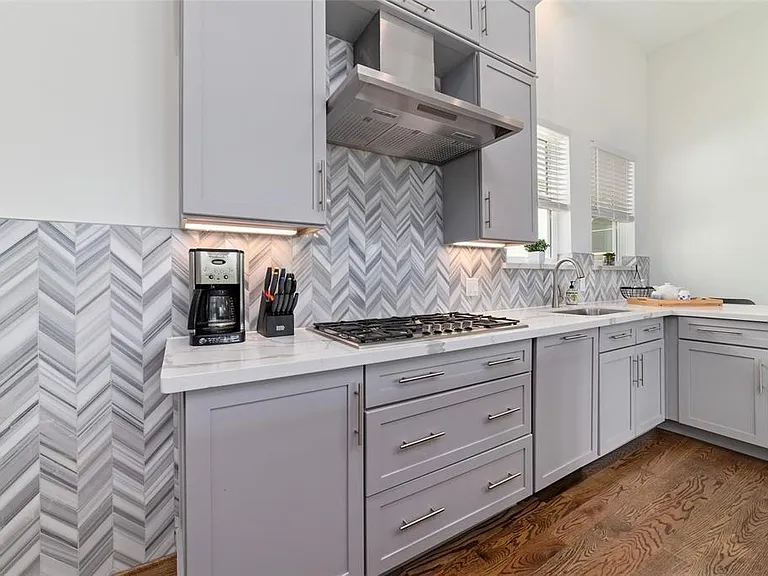 710 Delano St #A — Photo 16