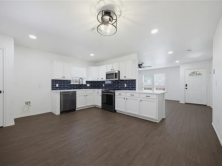 7846 Calgary Dr — Photo 11