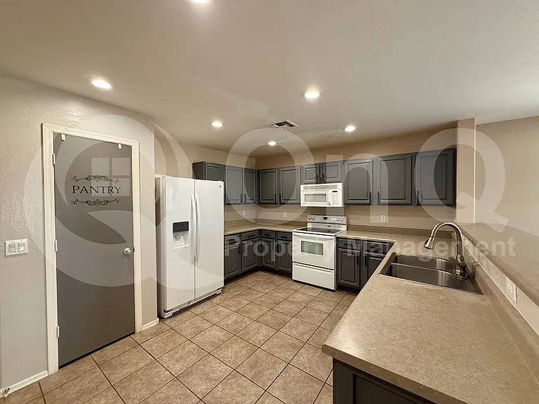 7144 S Skylark Ln — Photo 4