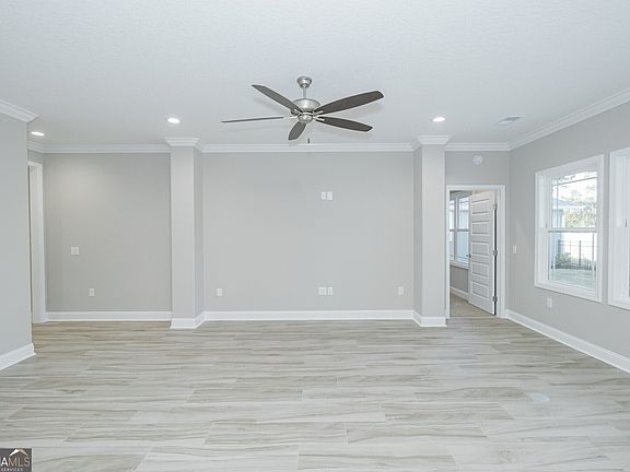 5th image of 121 Amanda Trce