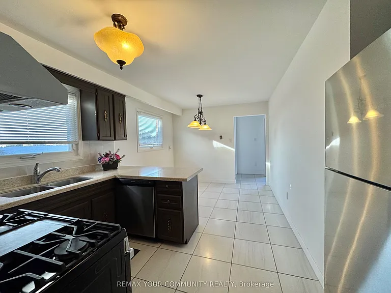 165 Aberdeen Ave — Photo 4