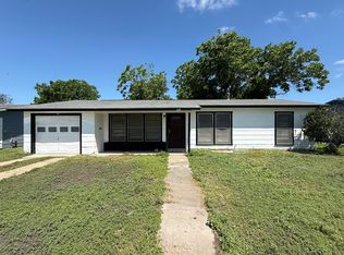 135 Pickwell Dr, San Antonio, TX 78223