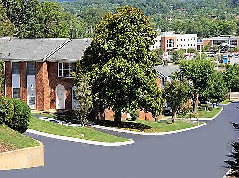 124 Bloomingdale Pike