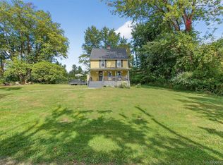 12 Rough Ln, Poughquag, NY 12570