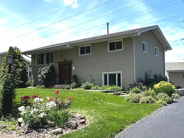 2S200 Valley Rd, Lombard, IL 60148