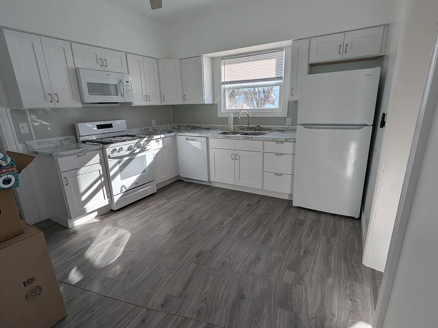 2 bed, 900 sqft, $1,250 — Photo 3