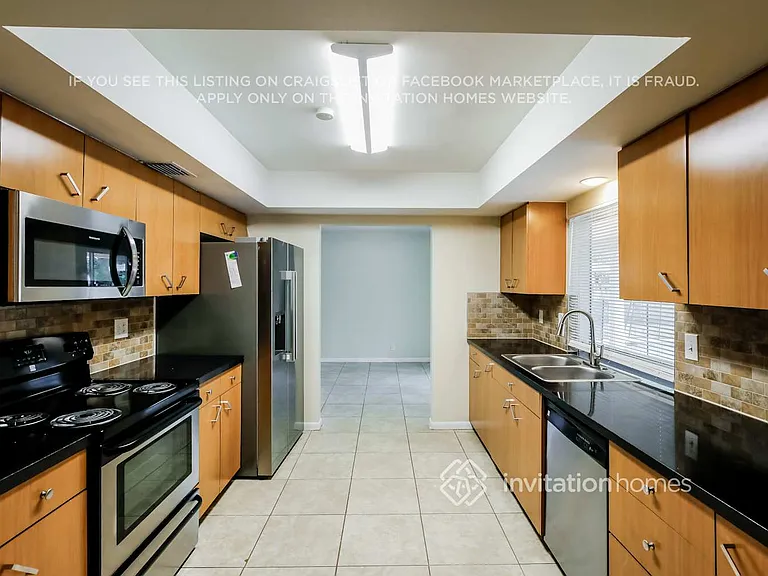 941 SW 75th Ter — Photo 8