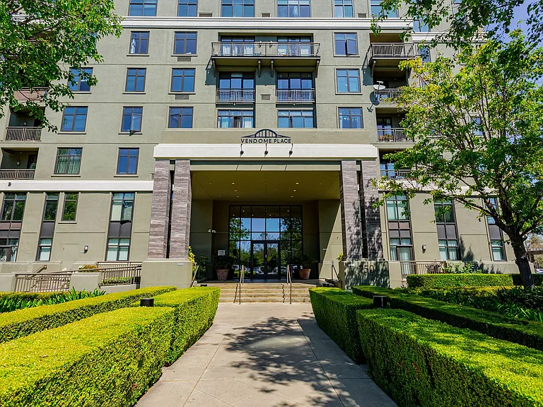 Vendome Place — Photo 4