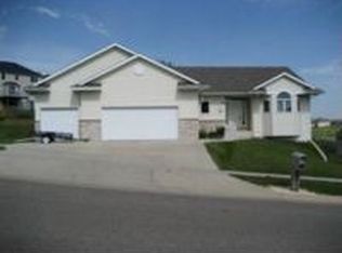 1668 Century Hills Dr NE, Rochester, MN 55906