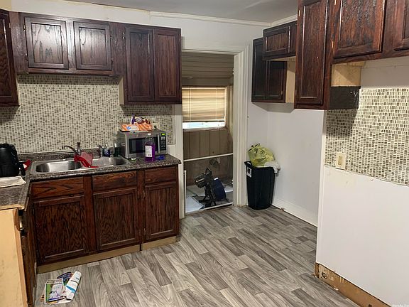 4th image of 5017 N Allen St