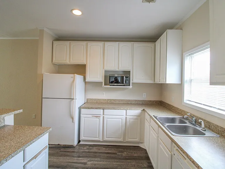 122 Meadows Ln — Photo 9