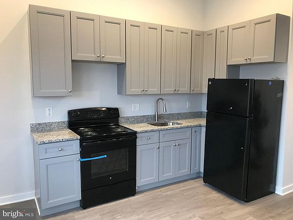 4th image of 933 Belmont Ave #2R