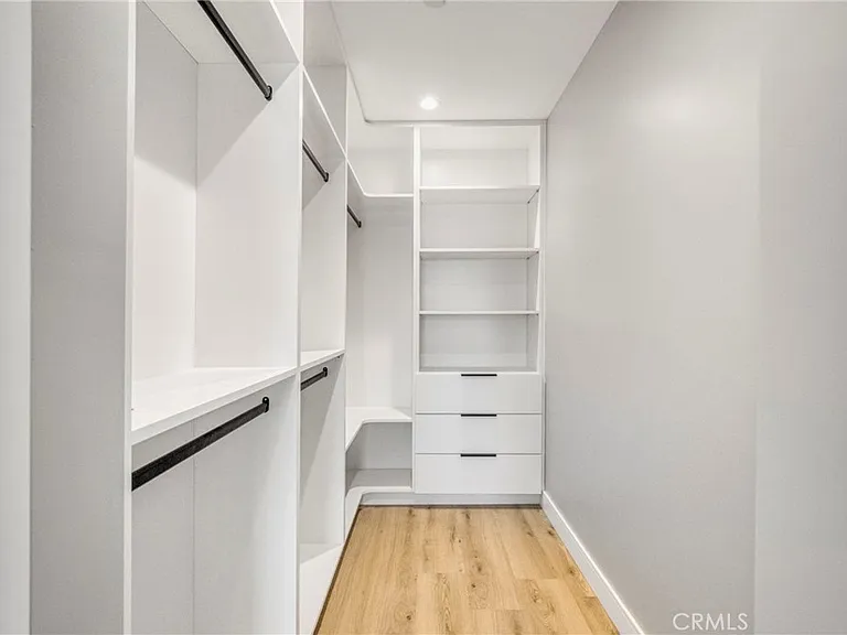 20522 Sherman Way — Photo 32