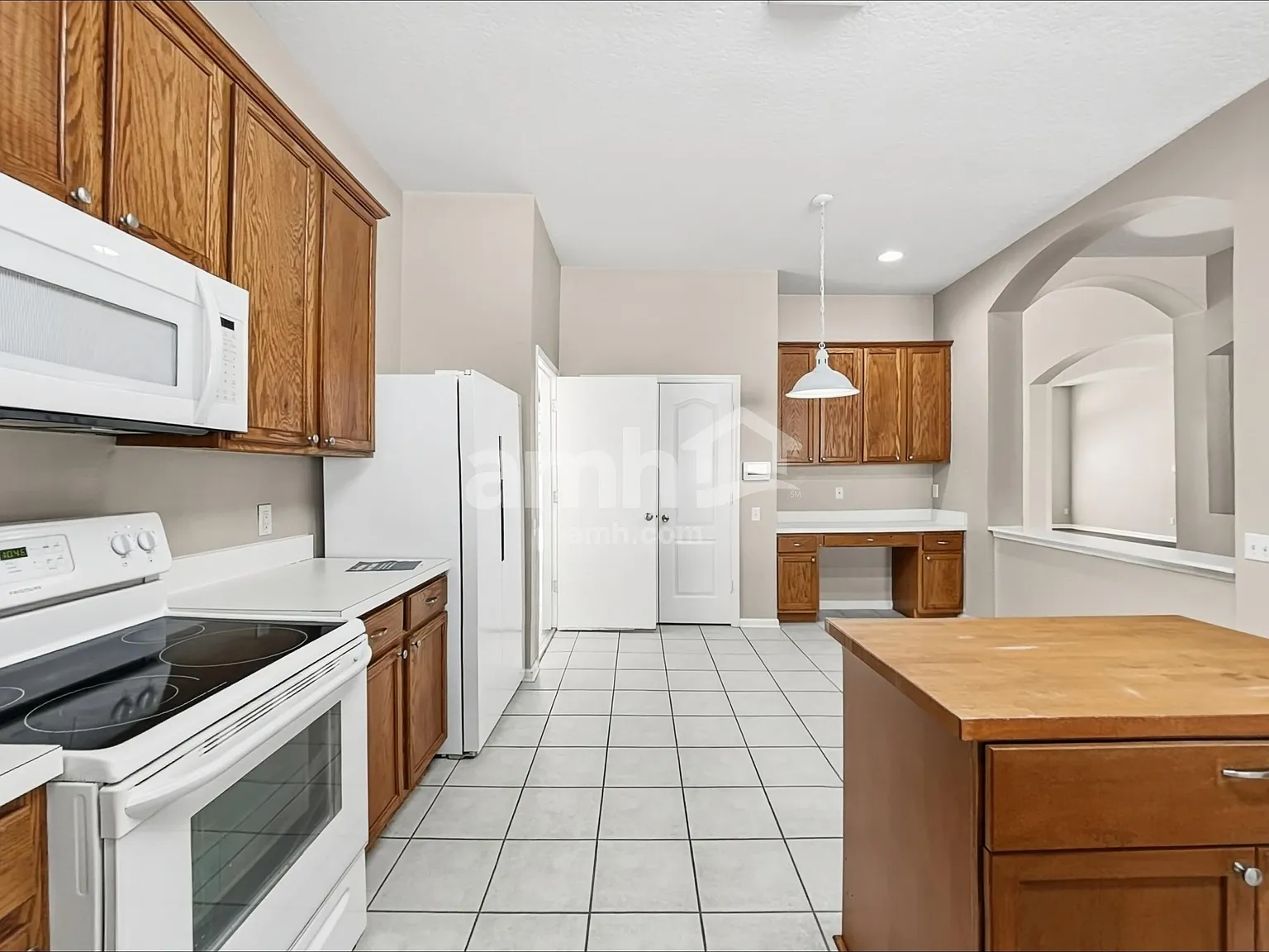 4 bed, 2.0 bath, 2534 sqft, $2,975 — Photo 3