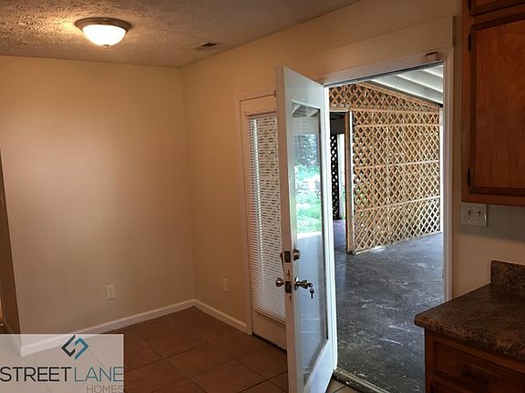 5th image of 639 Lakeridge Cir SE