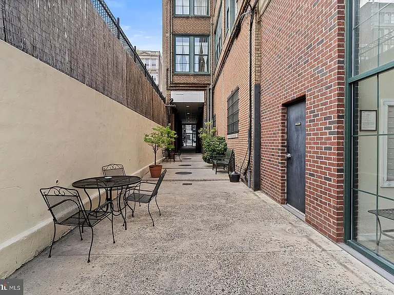 1010 Arch St #603 — Photo 3