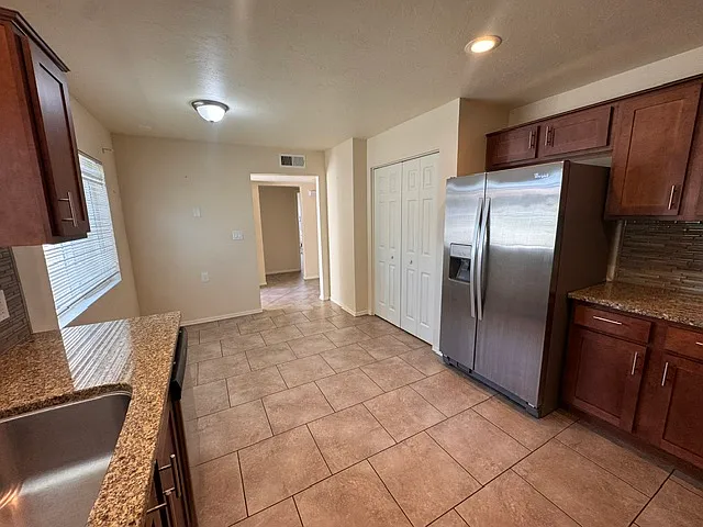 1448 Carmelita Dr — Photo 7