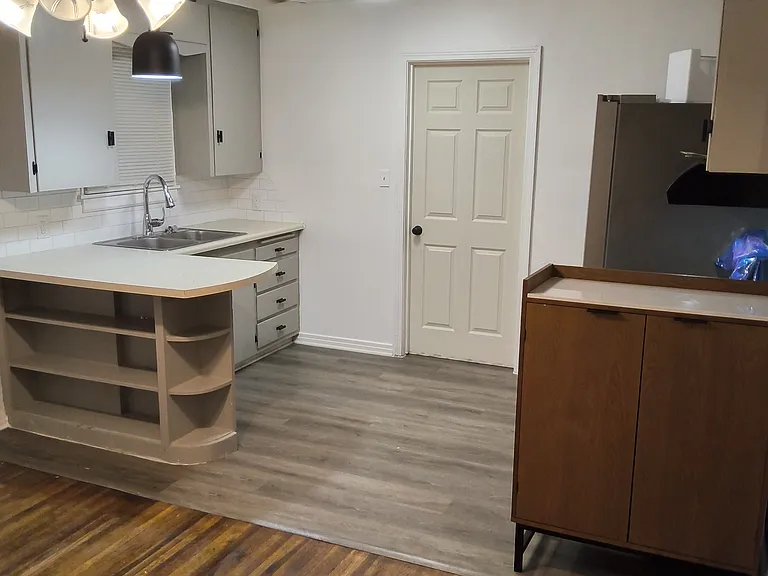 843 S Broadview Ave — Photo 4