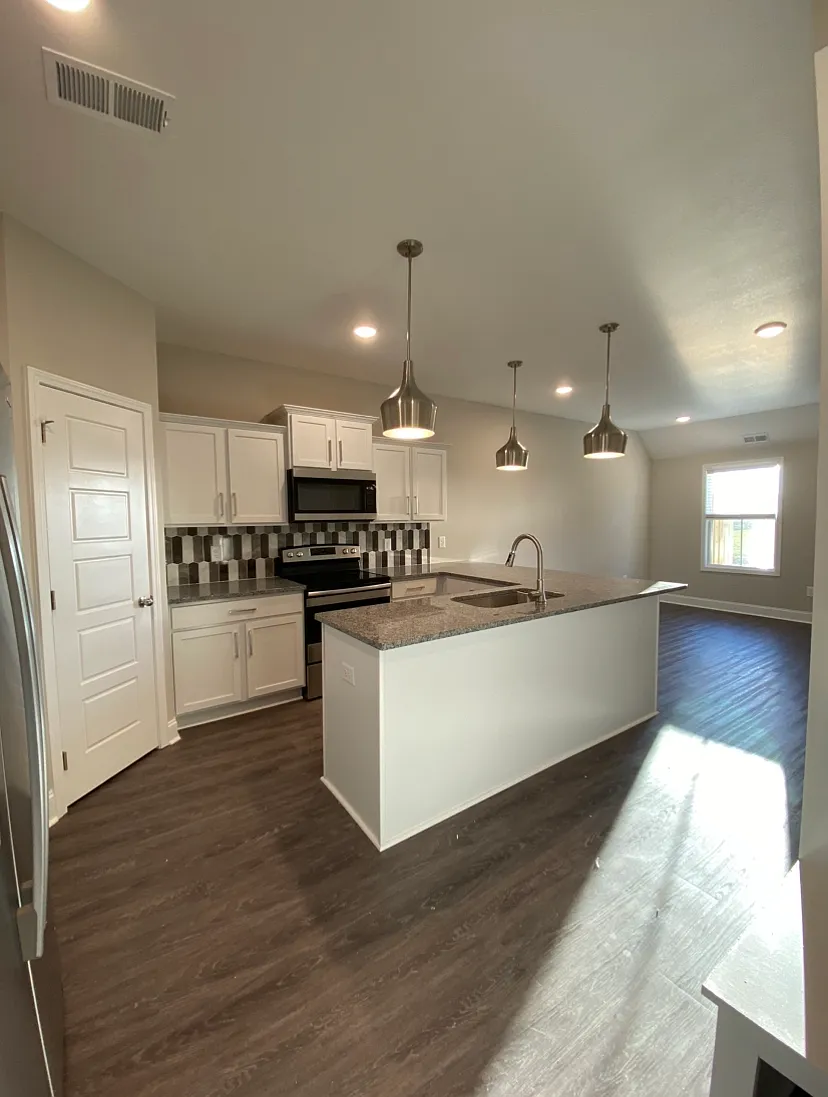 1040 Glenkirk Drive - D — Photo 4