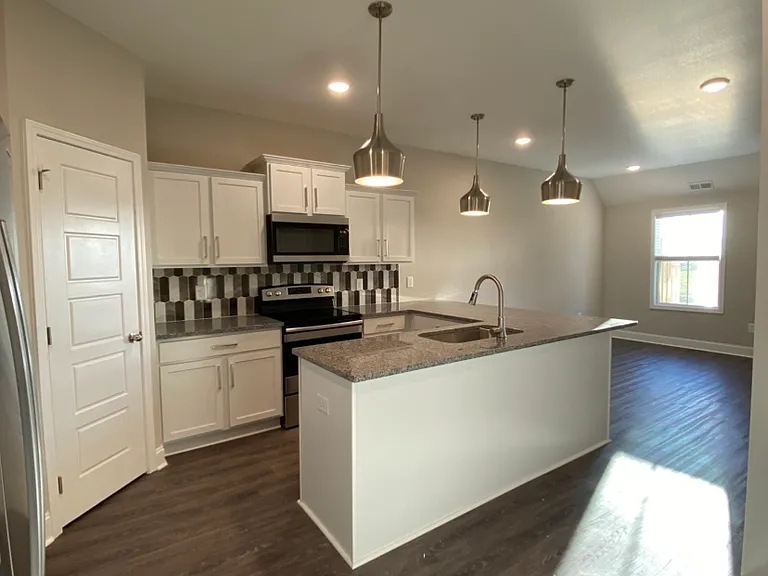 1040 Glenkirk Dr #D — Photo 4