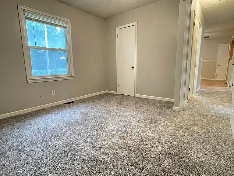 10909 Leavenworth St — Photo 24