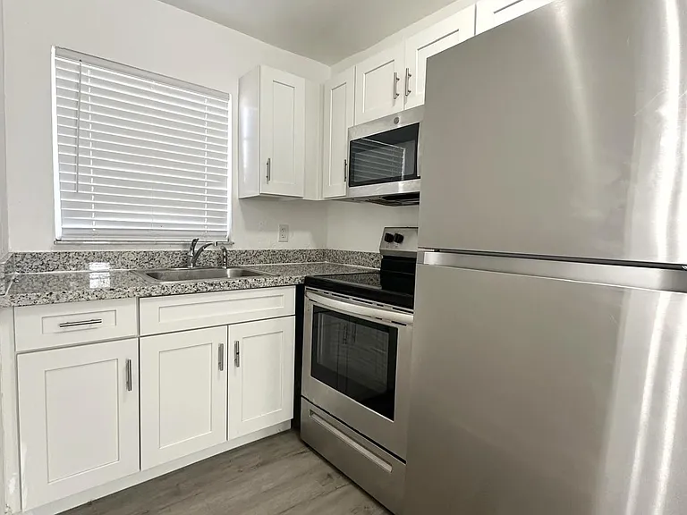 Miami Central Apartments — Photo 32