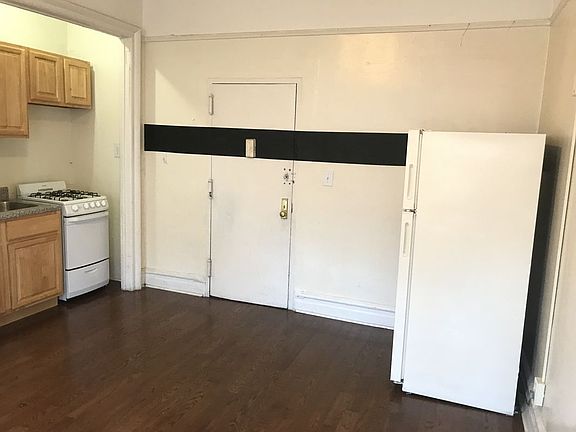 2nd image of 280 E 21st St APT 6A