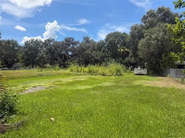869 Avalon Ave, Labelle, FL 33935