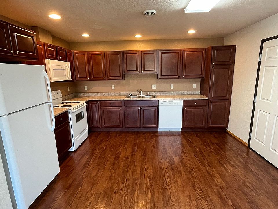 1st image of 509 Sixteen Avenue Cir NE #4
