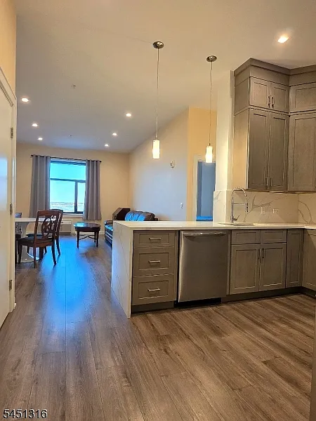 2 bed, 2.0 bath, 1225 sqft, $3,300 — Photo 3