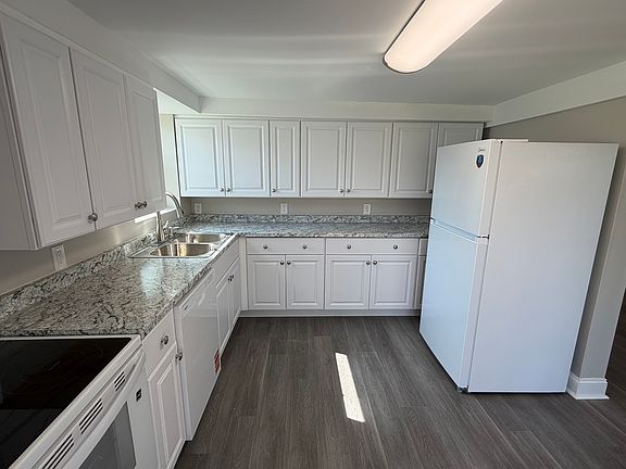 3rd image of 4454 University Dr #B