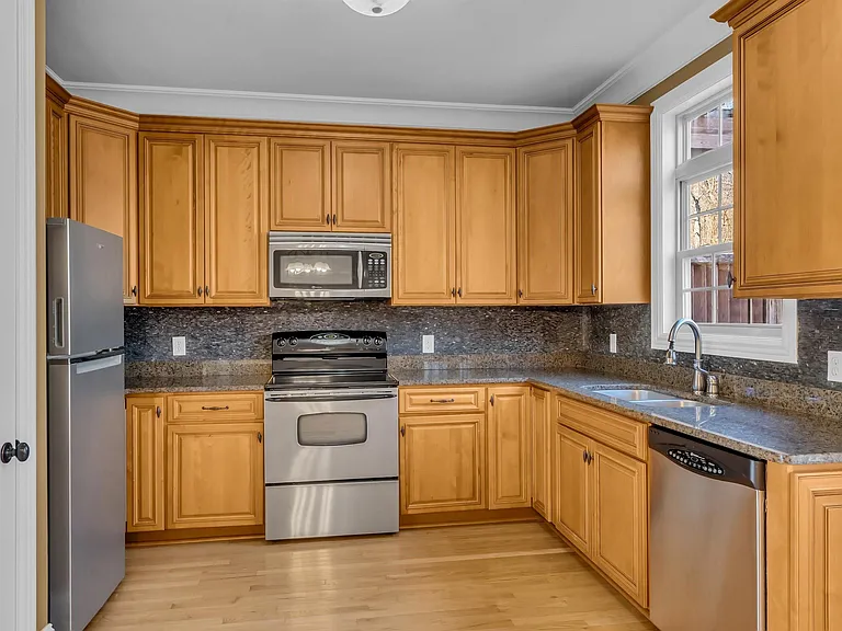 107 Grove Park Ln — Photo 9