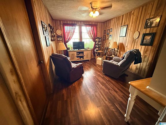 3rd image of 3100 Cresthill Ave