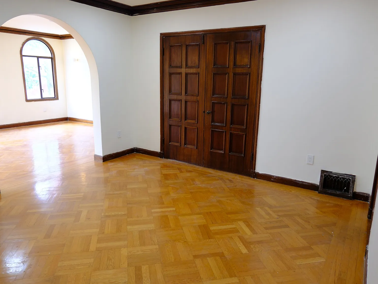 2 bed, 1400 sqft, $6,950 — Photo 2