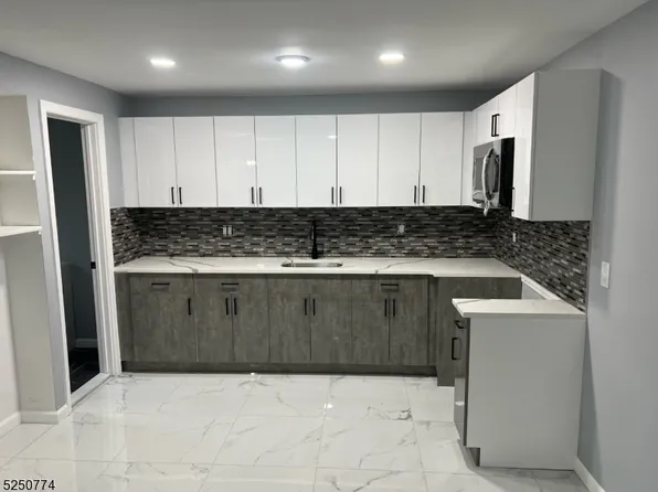 36 Highland St, Paterson City, NJ 07524