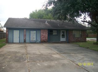 541 Sims St, Angleton, TX 77515