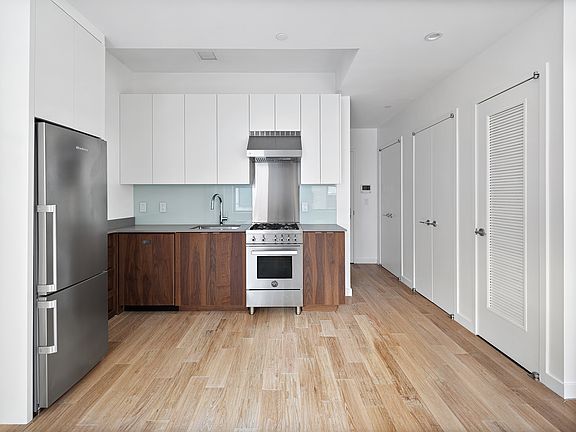 3rd image of 12 W 19th St #3S