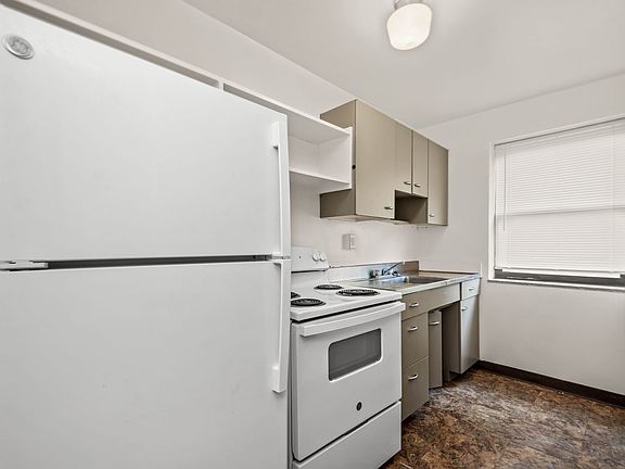 2nd image of 2117 Brownsville Rd APT B15