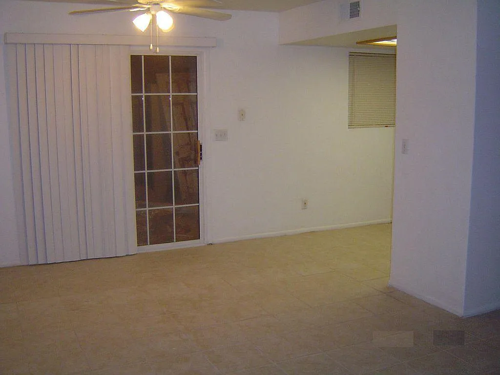 Building Photo - 2847 N 46th Ave #20