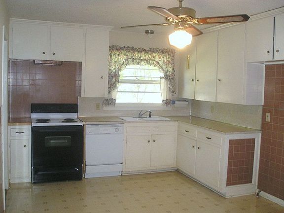 3rd image of 2049 Woodard St
