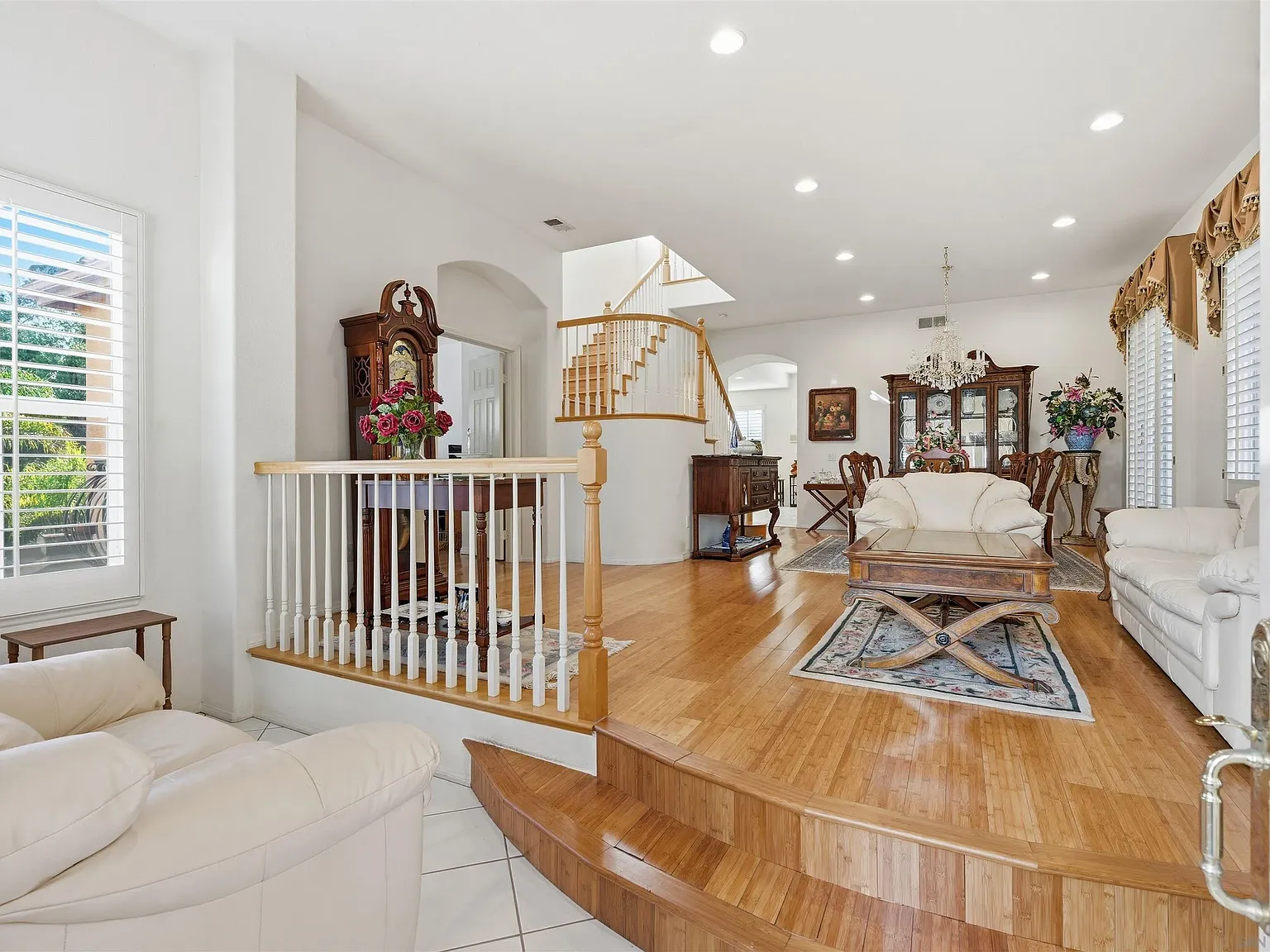 5 bed, 3.5 bath, 3397 sqft, $10,850 — Photo 3
