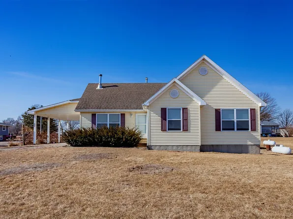 19333 Cherry St, Carlisle, IA 50047