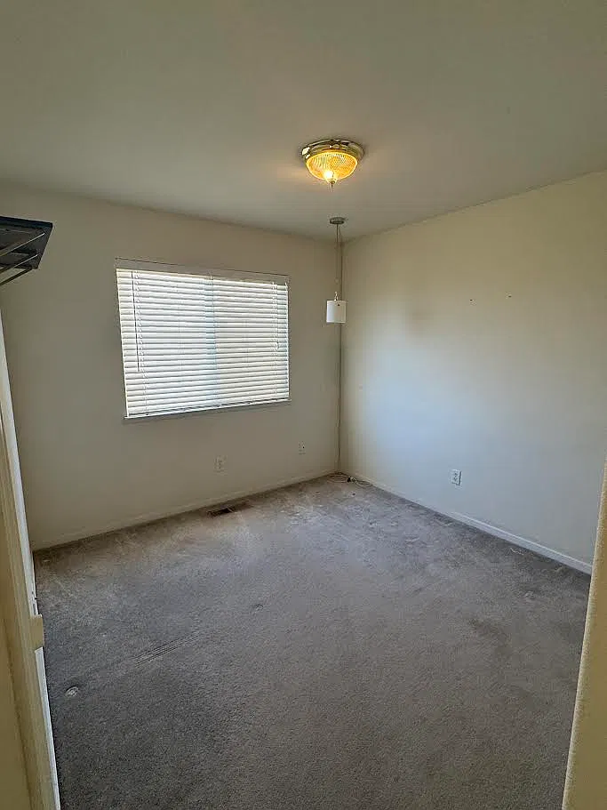 3 bed, 1250 sqft, $2,300 — Photo 4