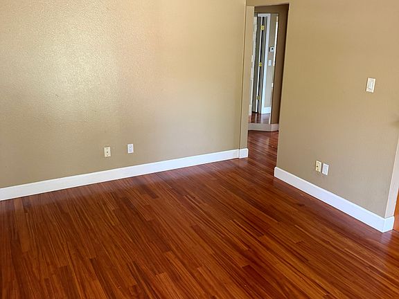 4th image of 1522 E Washington St #1522
