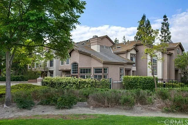 Montara Dr — Photo 17