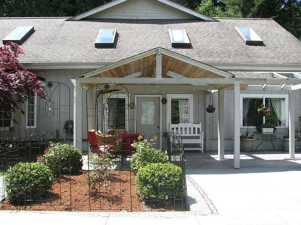 Full covered entry from deta