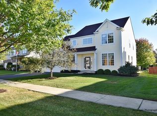 446 Chesterfield Ln, North Aurora, IL 60542