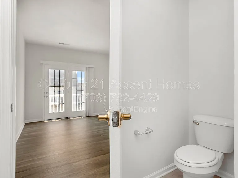 24676 Hutchinson Farm Dr — Photo 6