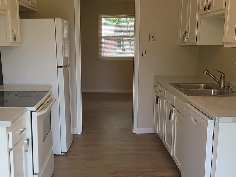 35 Catalpa Dr — Photo 6
