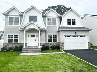 111 Jackson Ave, Massapequa Park, NY 11762